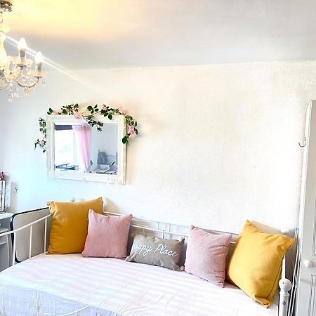 Happy Place With Kitchenette- Female Only Londres Exterior foto