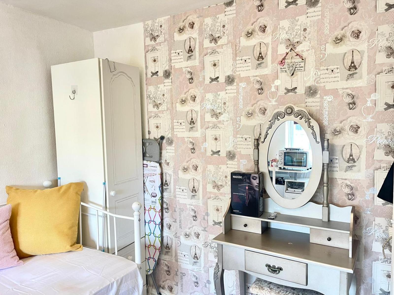 Happy Place With Kitchenette- Female Only Londres Exterior foto